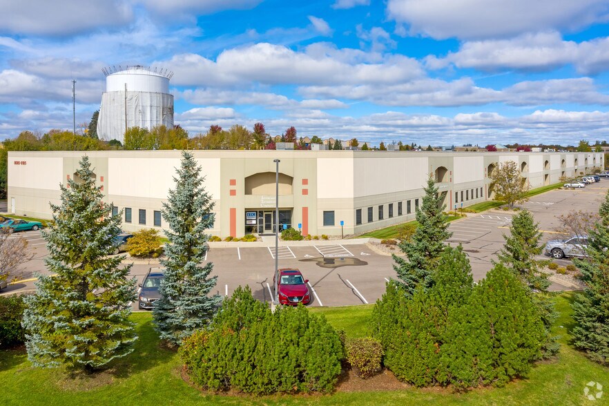 8085-8185 Century Blvd, Chaska, MN à louer - Photo du bâtiment - Image 1 de 3