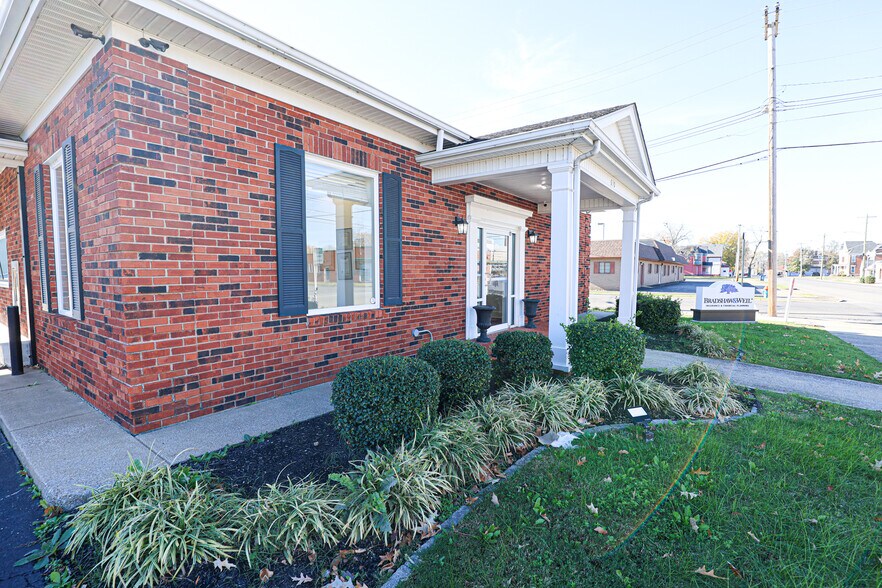 630 Jefferson St, Paducah, KY à vendre - Photo du bâtiment - Image 2 de 90