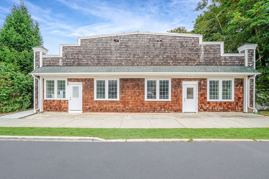 533 Montauk Hwy, East Moriches, NY for lease - Building Photo - Image 1 of 28