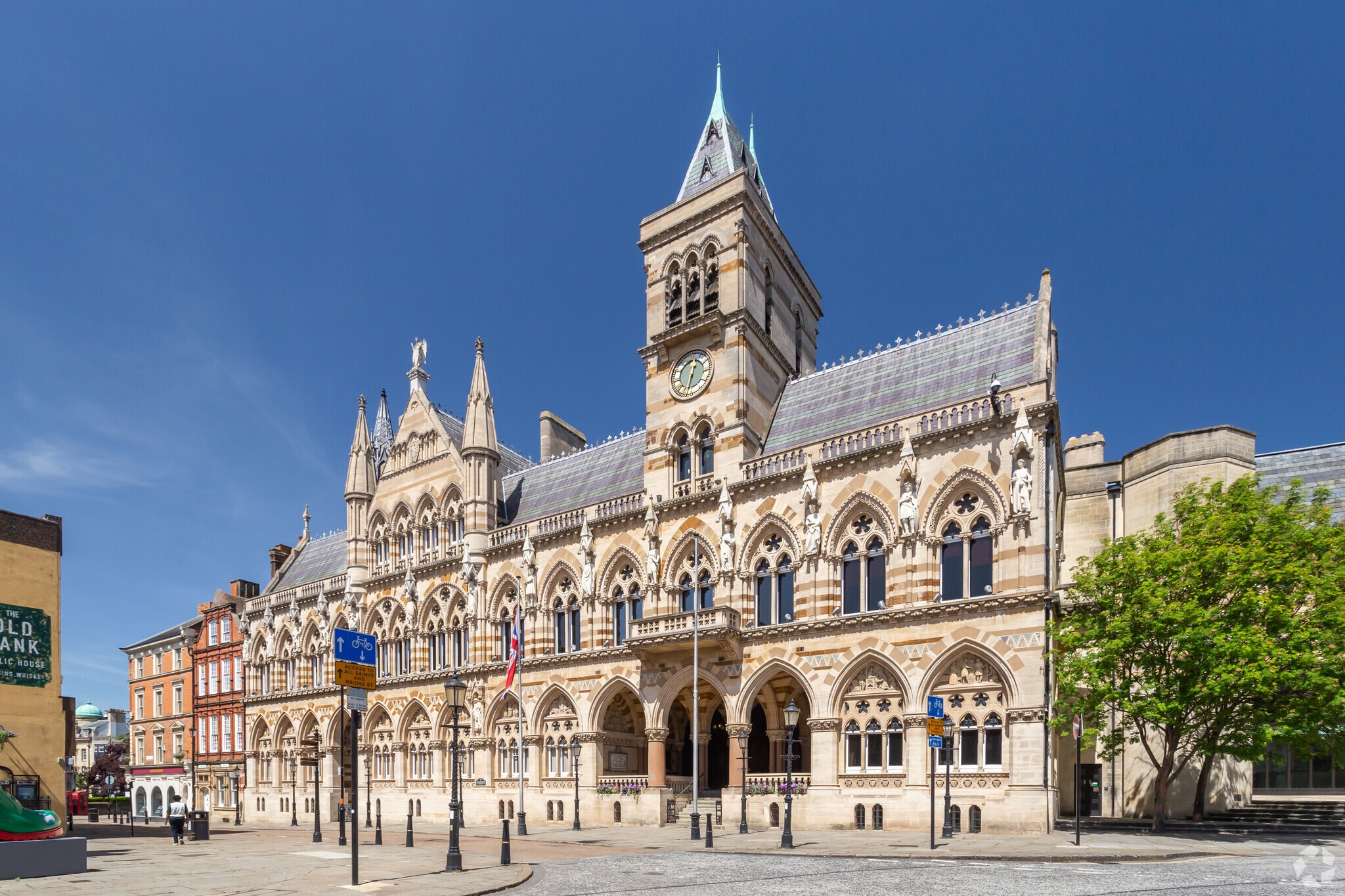St Giles Sq, Northampton for sale Primary Photo- Image 1 of 52