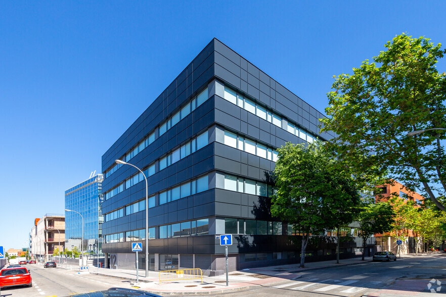 Calle Albasanz, 12, Madrid, Madrid for lease - Building Photo - Image 2 of 6