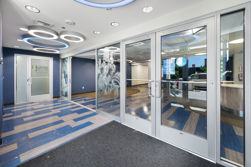 1385-1395 N Virginia St, Reno, NV à louer - Photo du bâtiment - Image 2 de 9