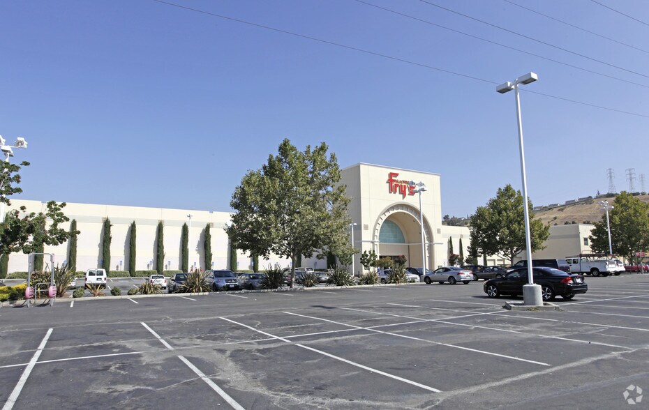 43800 Osgood Rd, Fremont, CA à louer - Photo du bâtiment - Image 2 de 2