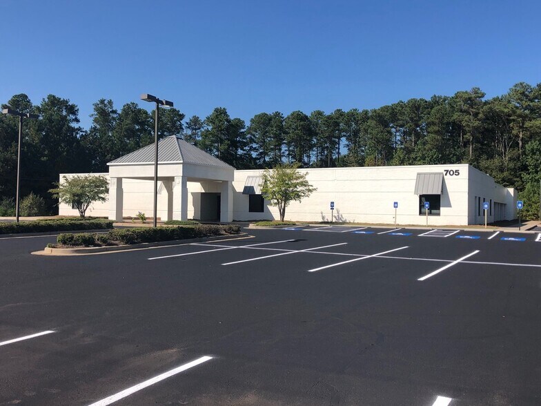 705 Breedlove Dr, Monroe, GA à louer - Photo du bâtiment - Image 2 de 33