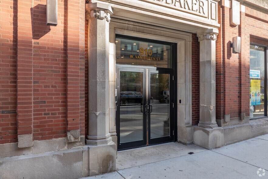 910 W Van Buren St, Chicago, IL à louer - Photo du bâtiment - Image 3 de 11