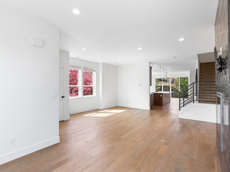5623 N Gay Ave, Portland, OR à vendre - Photo du bâtiment - Image 2 de 75