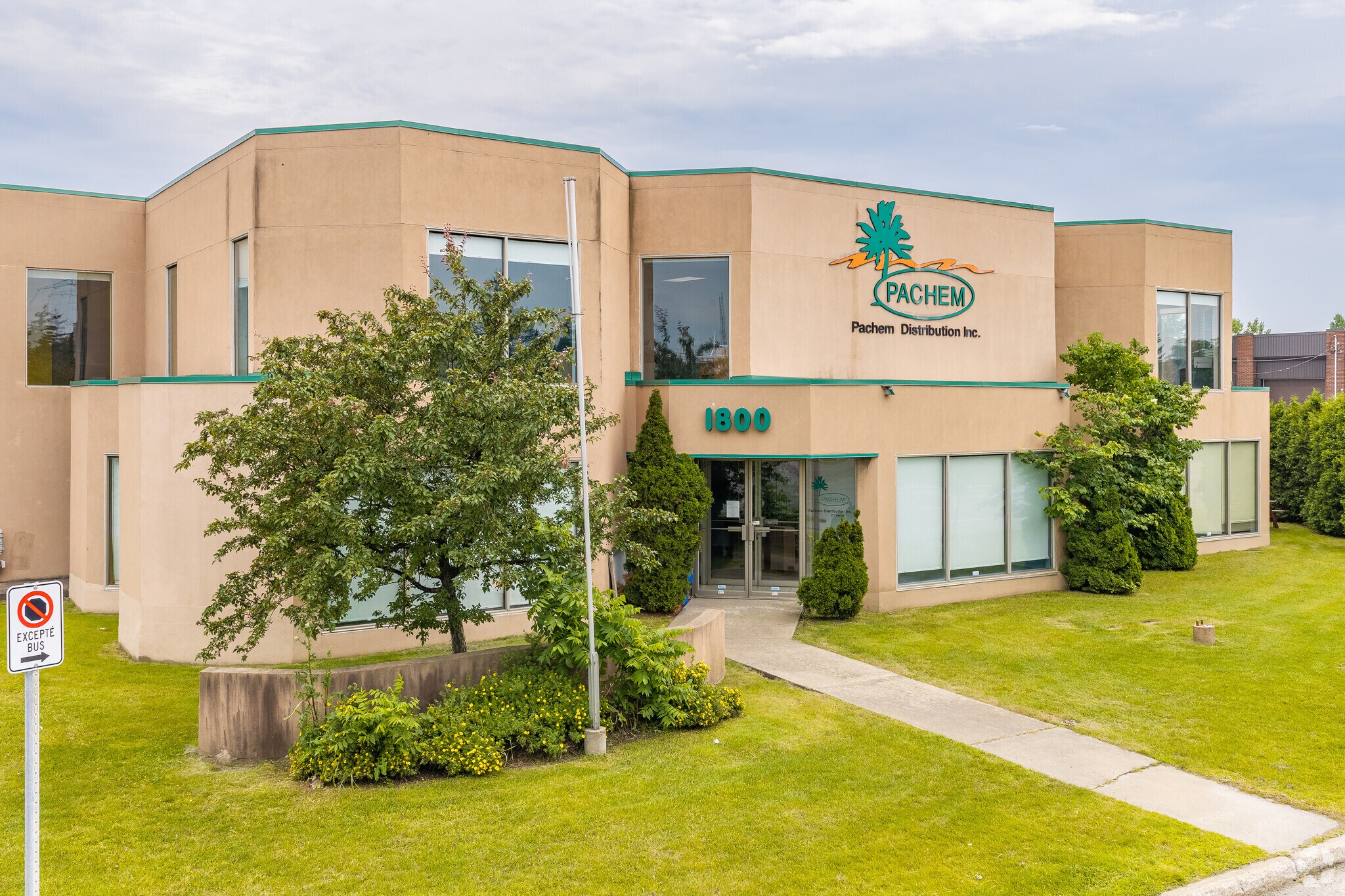1800 Rue Michelin, Laval, QC à louer Photo principale- Image 1 de 7