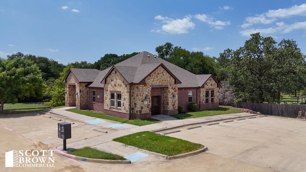 2360 S Uecker Ln, Lewisville, TX for lease - Building Photo - Image 2 of 12