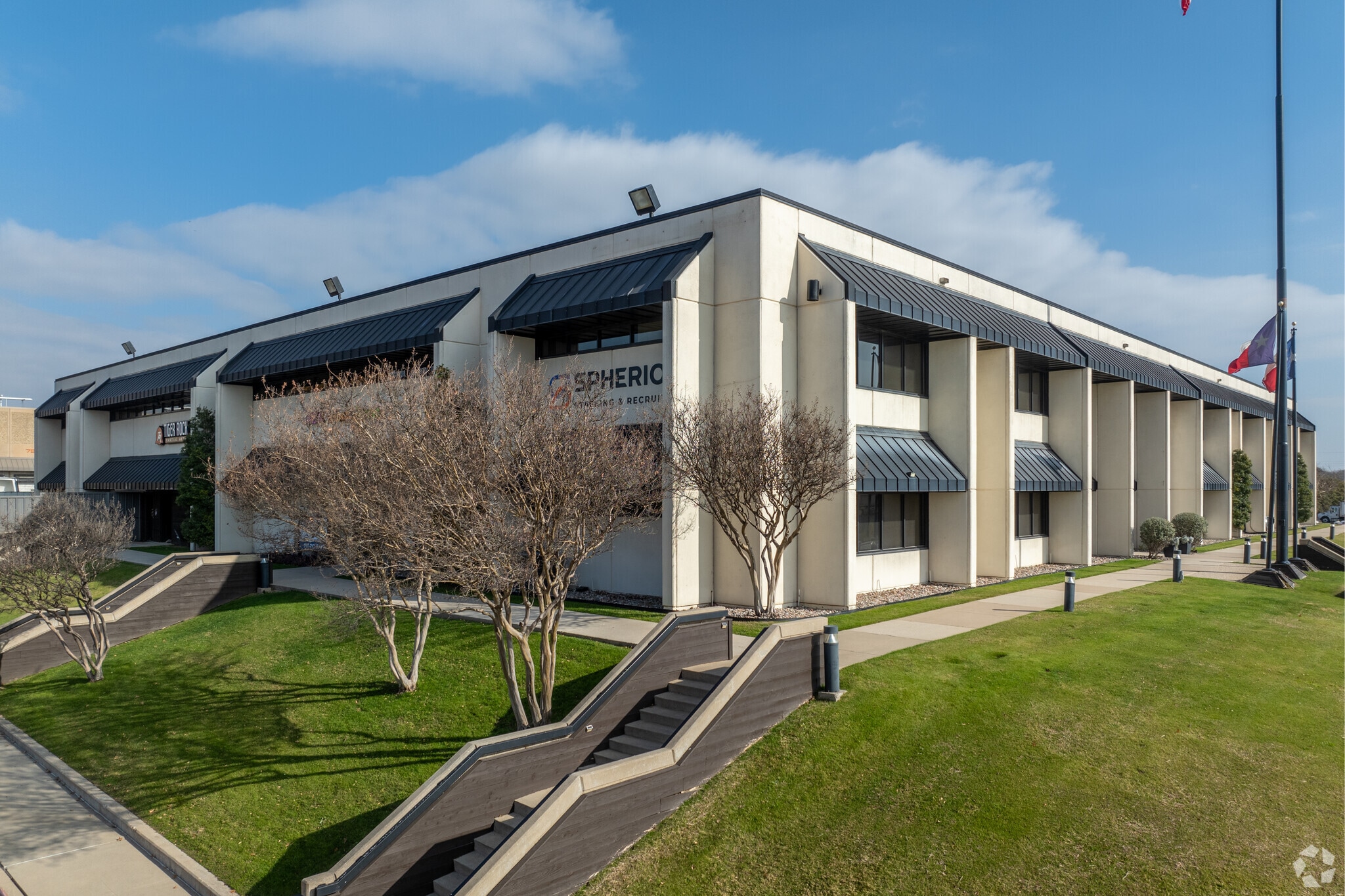 5751 Kroger Dr, Fort Worth, TX for lease Building Photo- Image 1 of 37