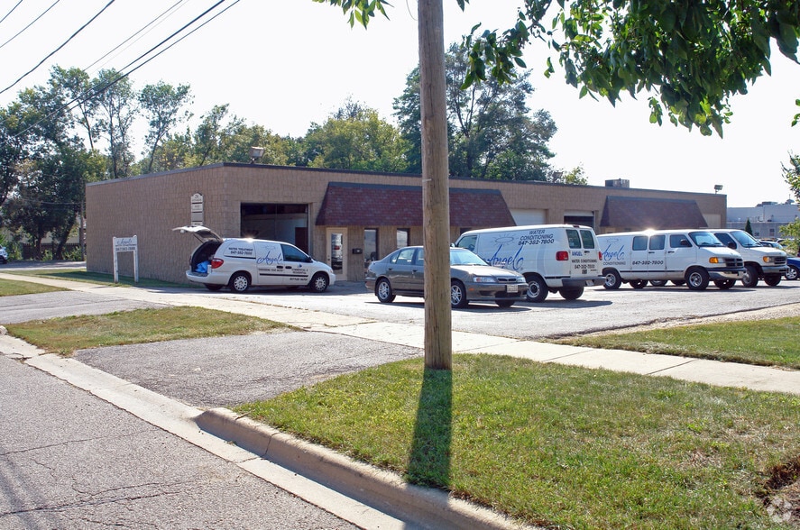 214 S Hager Ave, Barrington, IL à louer - Photo du bâtiment - Image 2 de 18