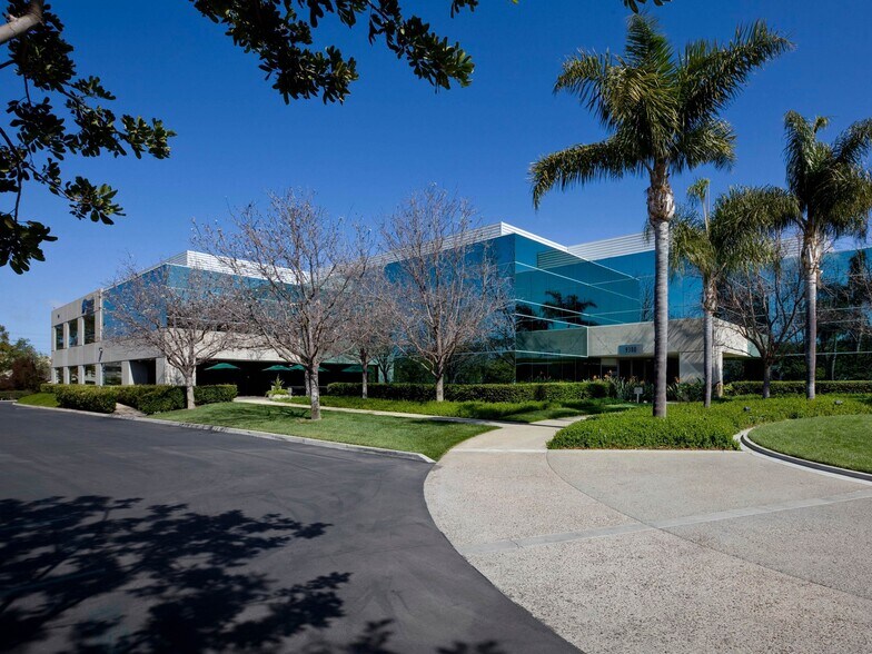 9449 Carroll Park Dr, San Diego, CA à louer - Photo du bâtiment - Image 2 de 6