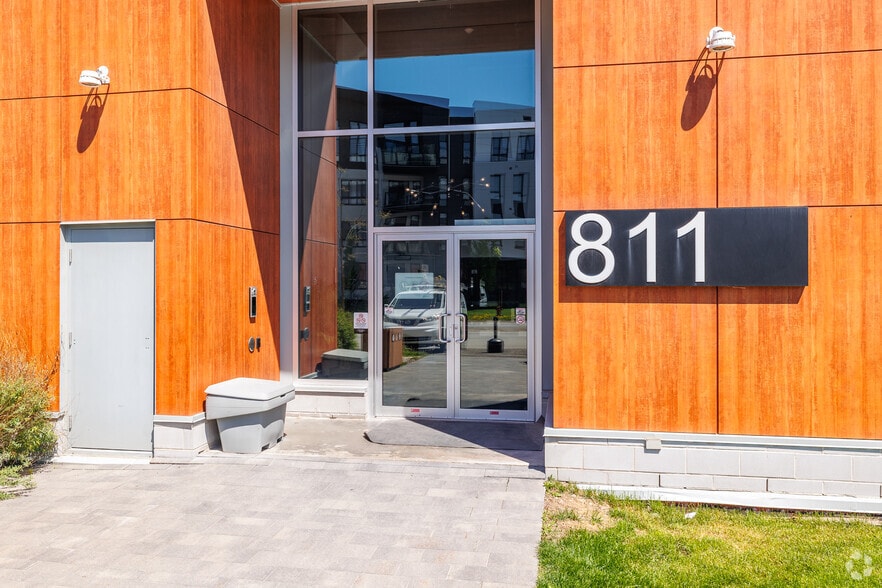 801-911 Av Pierre-Dansereau, Terrebonne, QC à louer - Photo du bâtiment - Image 3 de 4