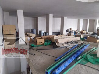 Plus de détails pour Multi-résidentiel à vendre