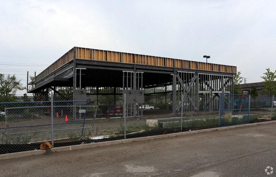 1296 Castlefield Ave, Toronto, ON à louer - Photo du bâtiment - Image 3 de 4