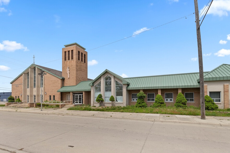 266 Antoine St, Wyandotte, MI for lease - Building Photo - Image 1 of 32