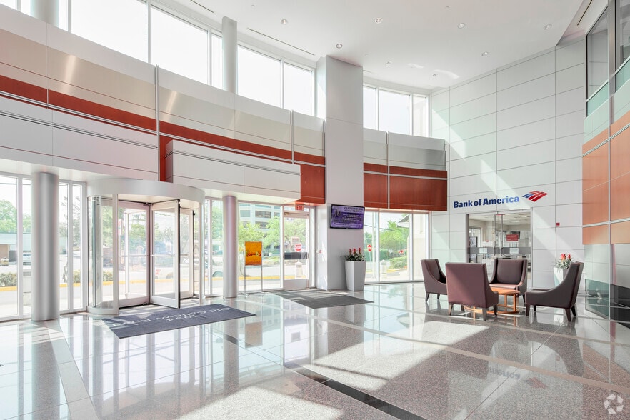 1934 Old Gallows Rd, Vienna, VA for lease - Lobby - Image 3 of 33