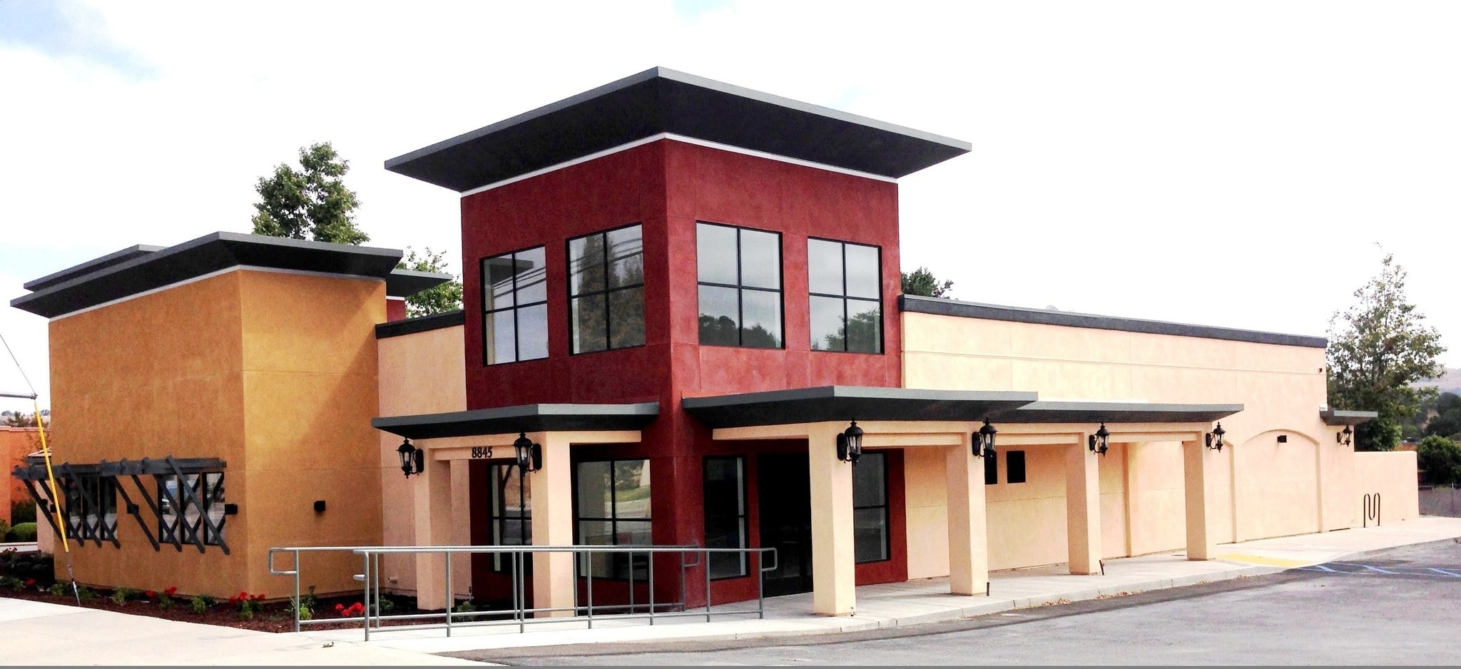 8845 El Camino Real, Atascadero, CA for lease Primary Photo- Image 1 of 18