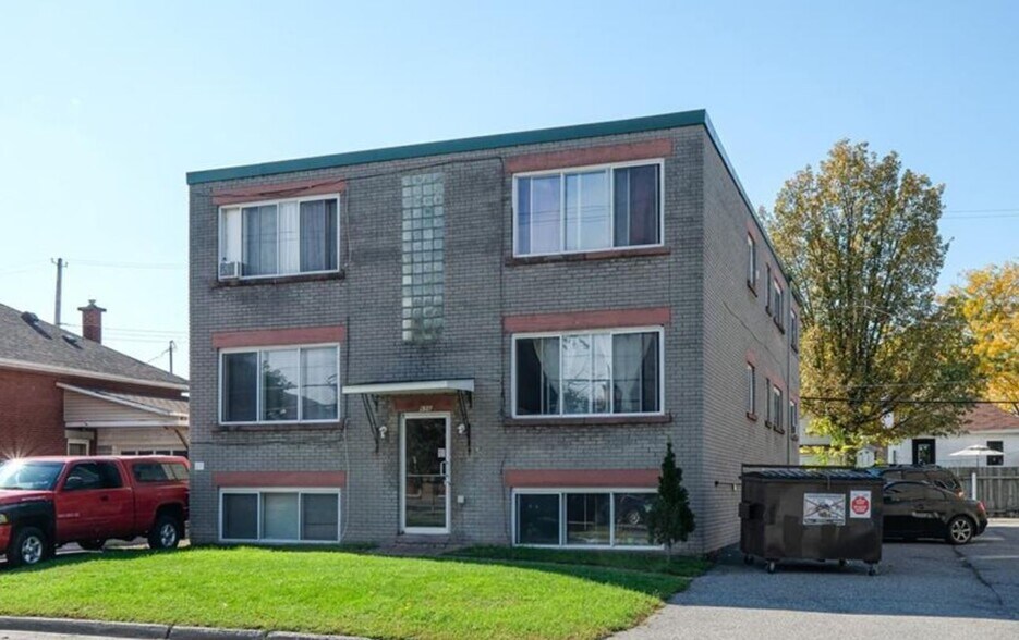 De L'Eeglie St Portfolio portefeuille de 3 propriétés à vendre sur LoopNet.ca - Photo principale - Image 2 de 3