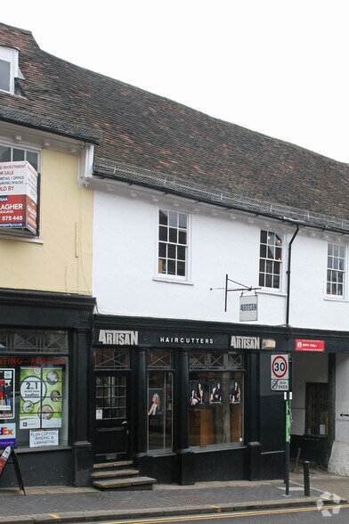 19 Holywell Hl, St Albans à louer - Photo principale - Image 1 de 4