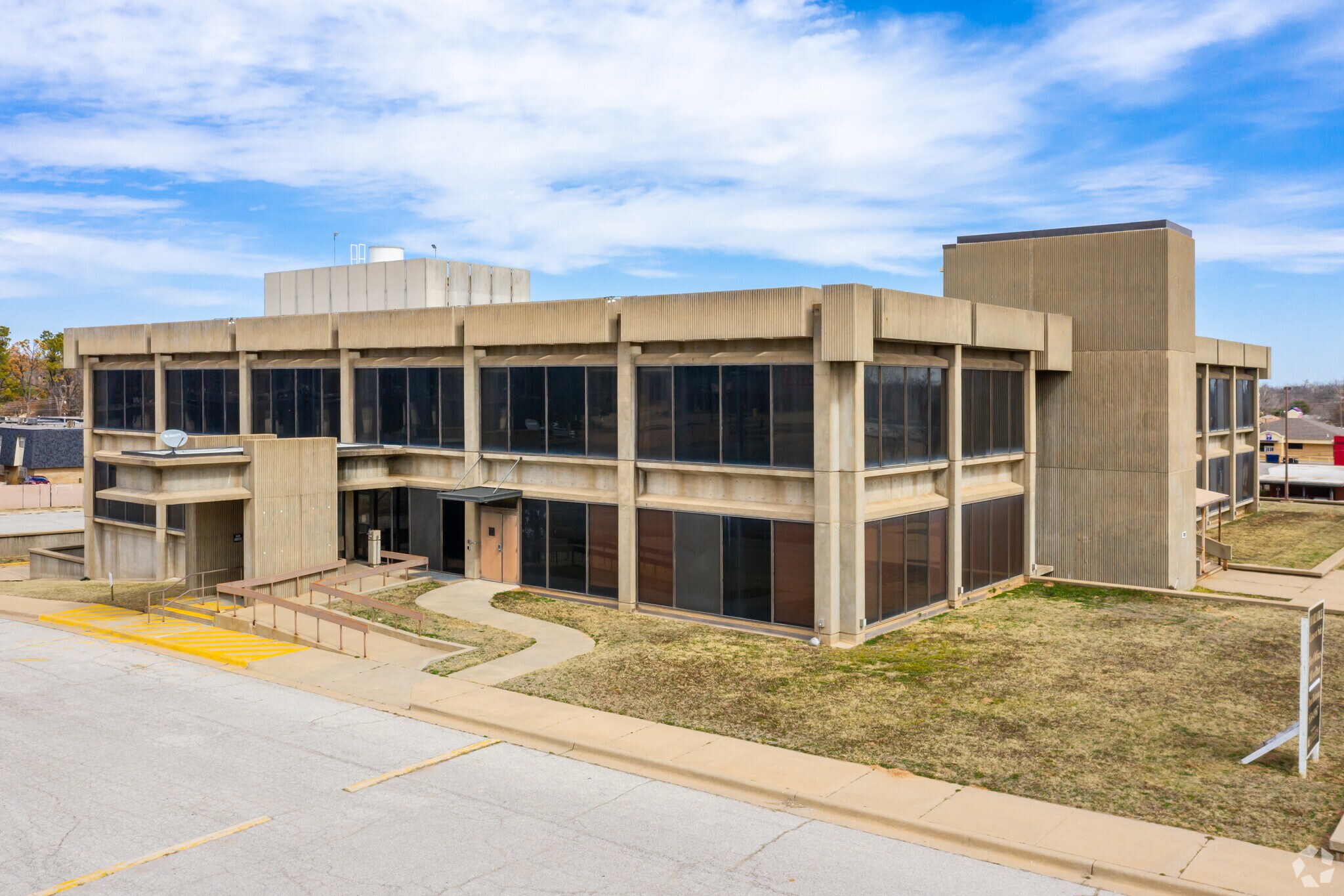7001 NW 23rd St, Bethany, OK à louer Photo du bâtiment- Image 1 de 10