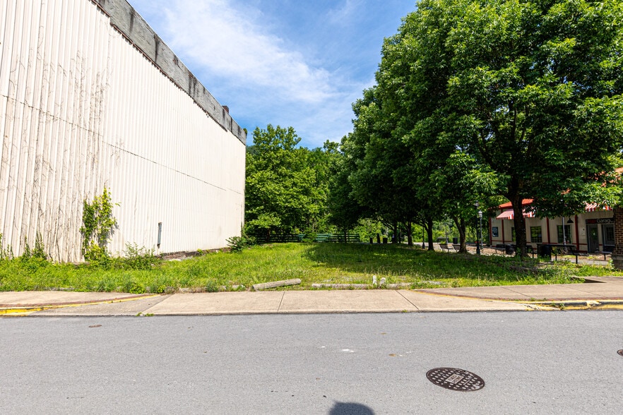 100 Clay St, Morgantown, WV for sale - Primary Photo - Image 1 of 1