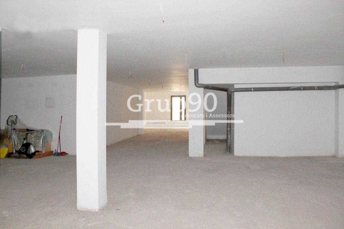 Lleida, LER 25004 - - - Interior Photo - Image 2 of 8