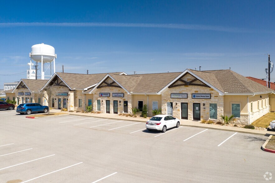 1300 Dacy Ln, Kyle, TX à louer - Photo du bâtiment - Image 2 de 6