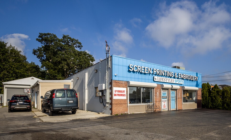 1709 Newbridge Rd, North Bellmore, NY for sale - Building Photo - Image 1 of 17