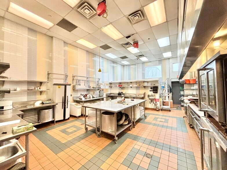 47 Larkin St, Stamford, CT for lease - Building Photo - Image 3 of 8