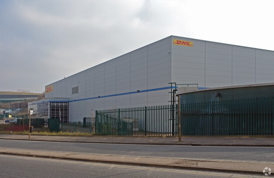 Kimpton Rd, Luton à louer - Photo du bâtiment - Image 1 de 2