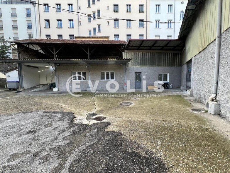 Flex in Lyon for lease - Building Photo - Image 2 of 13
