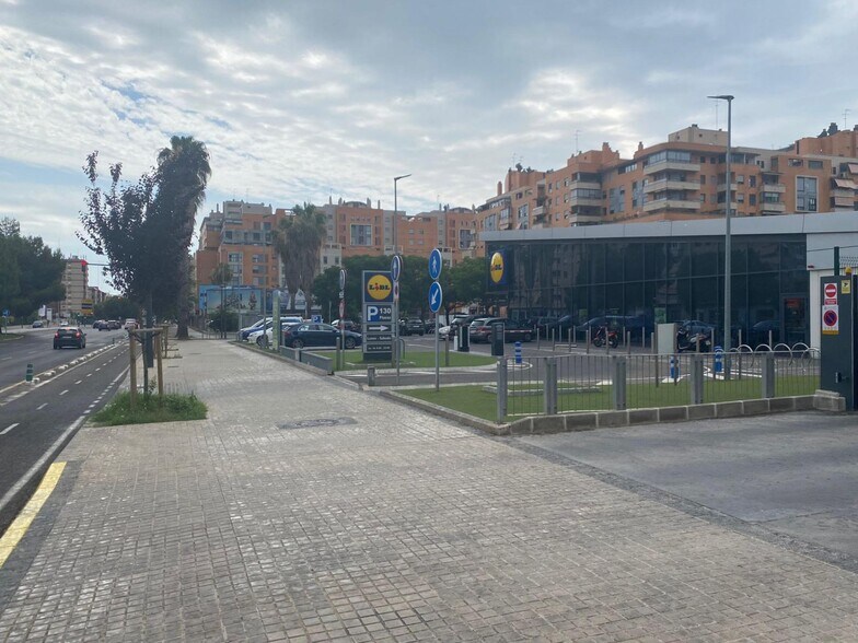 Commerce de détail dans València à vendre - Photo du bâtiment - Image 2 de 13
