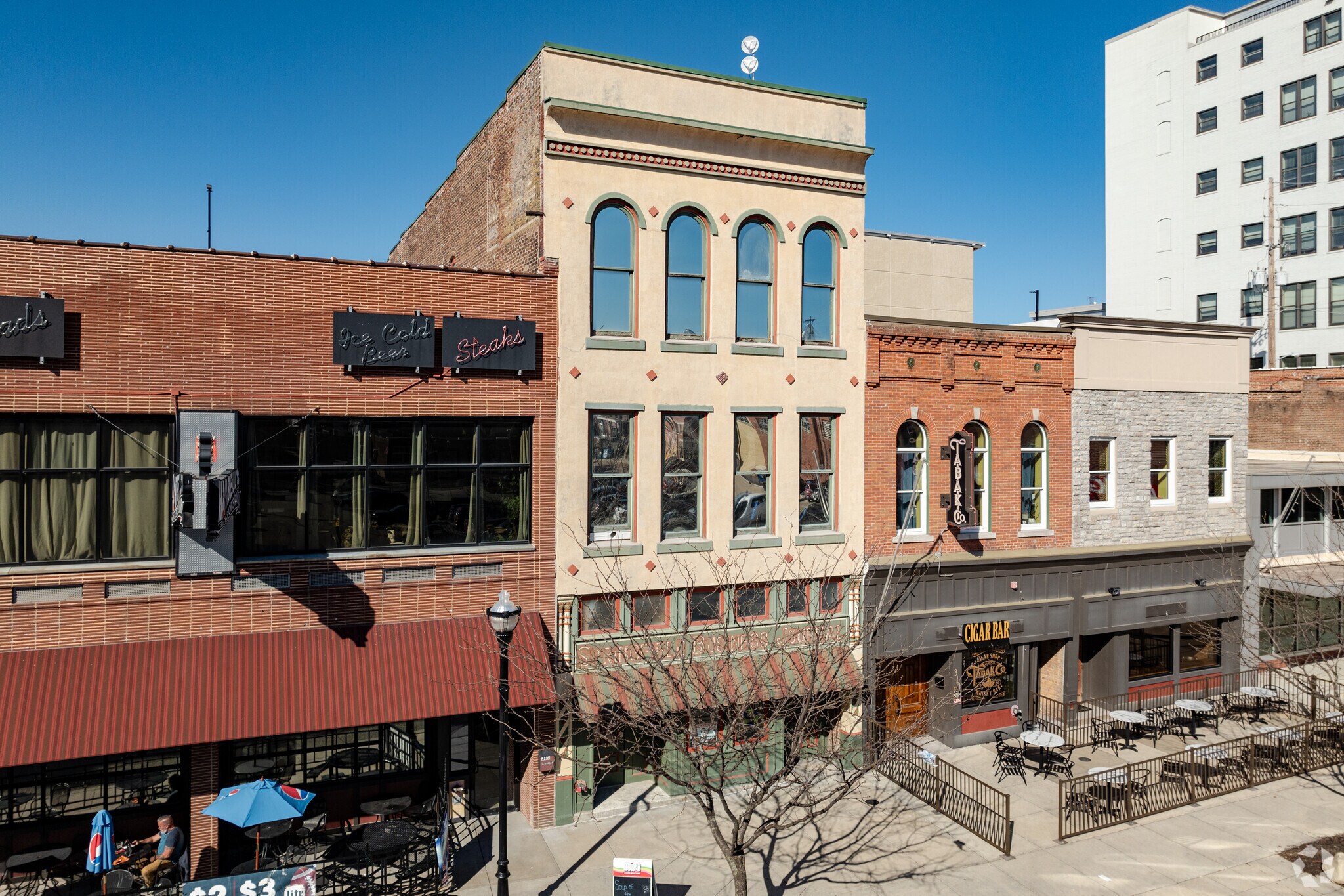 313 Park Central W, Springfield, MO à louer Photo du bâtiment- Image 1 de 3