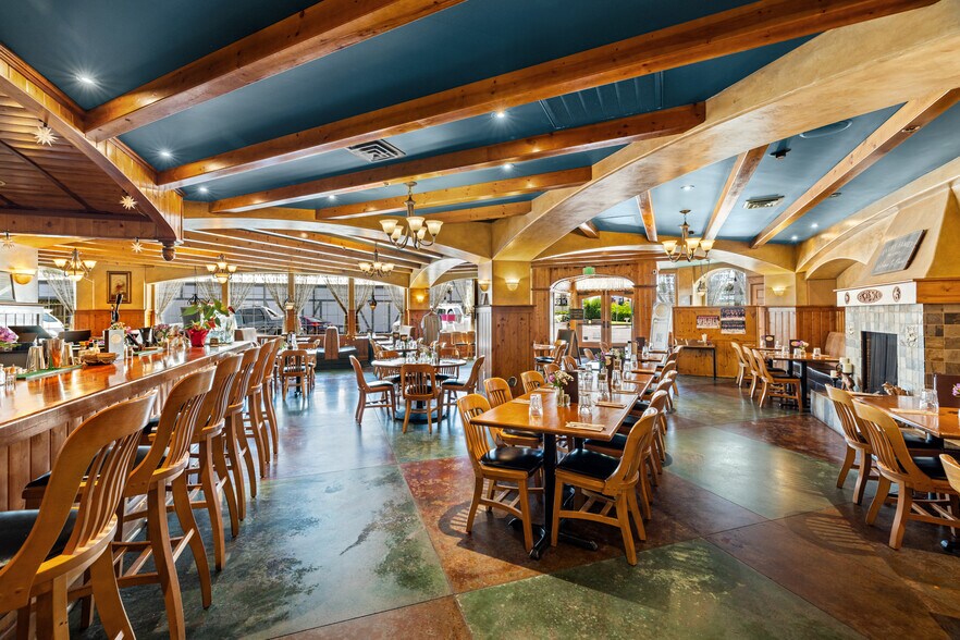 190 E Charles St, Mount Angel, OR à vendre - Photo intérieure - Image 3 de 14