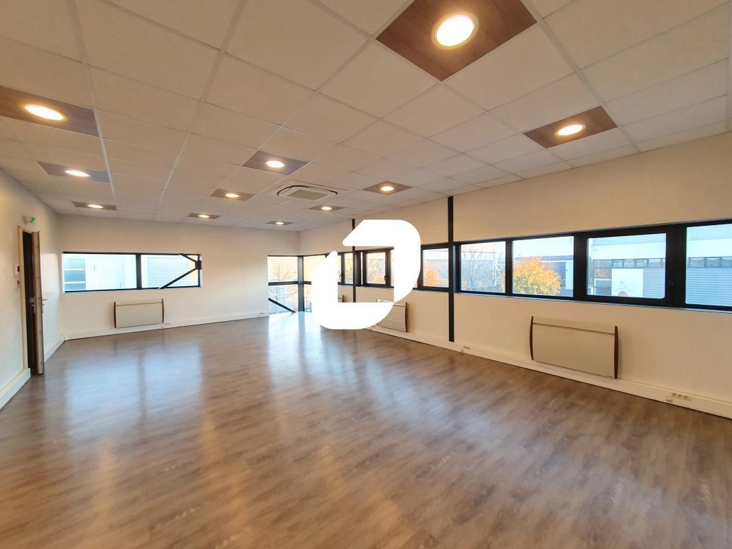 Office in Bailly-Romainvilliers for lease Interior Photo- Image 1 of 8
