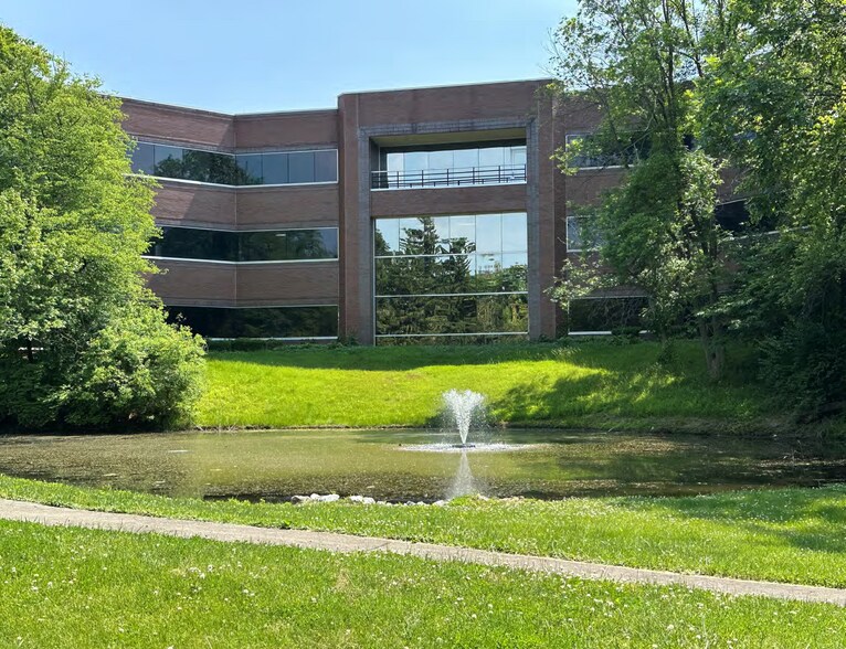 8330 Allison Pointe Trl, Indianapolis, IN à louer - Photo principale - Image 1 de 11