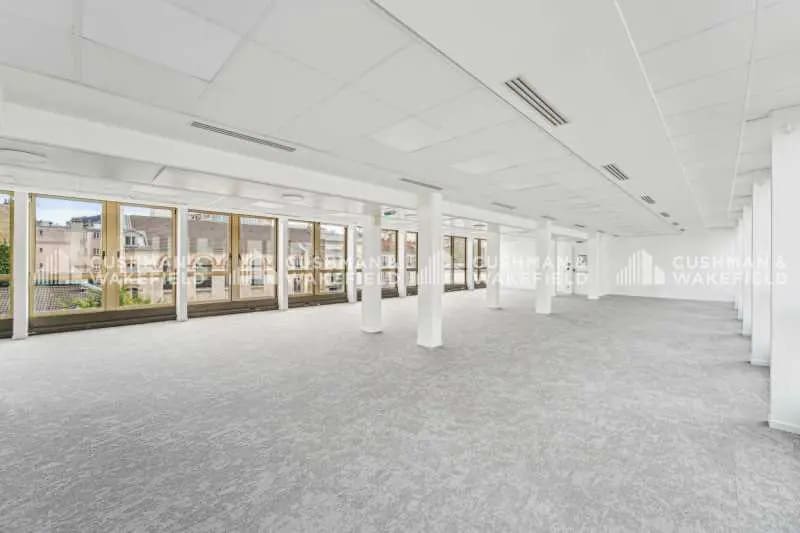 Office in Neuilly-sur-Seine for lease - Building Photo - Image 3 of 14