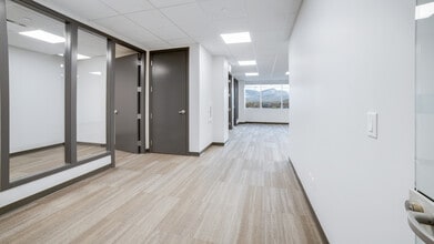 1700 Dickson Av, Kelowna, BC for lease Interior Photo- Image 2 of 6