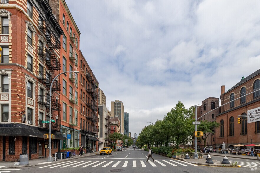 116 W Houston St, New York, NY à louer - Photo du bâtiment - Image 3 de 4