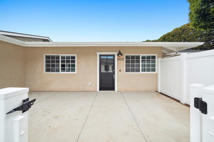 1805 Clay St, Newport Beach, CA à vendre - Photo du bâtiment - Image 2 de 18