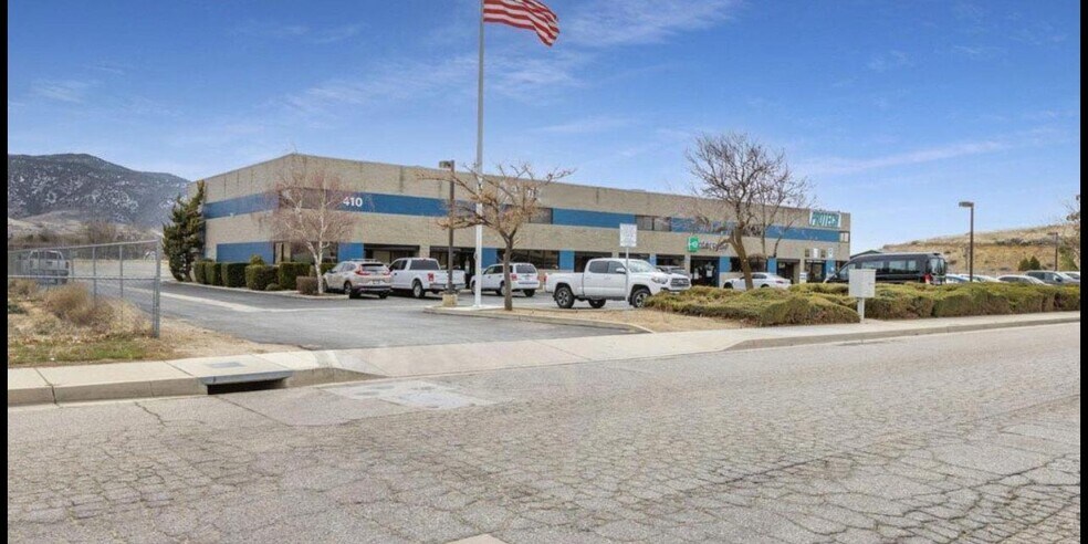 410 W J St, Tehachapi, CA à louer - Photo du bâtiment - Image 3 de 9