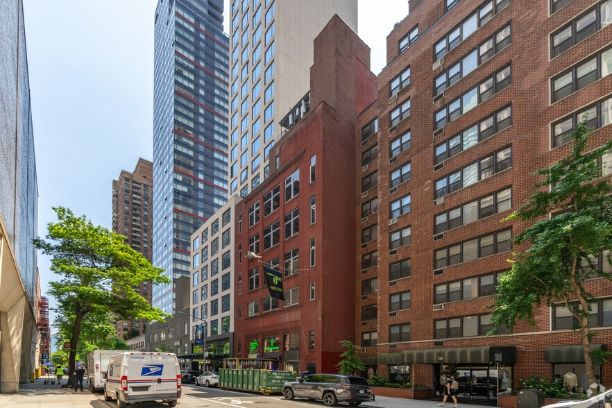 226 E 54th St, New York, NY for sale - Primary Photo - Image 1 of 7