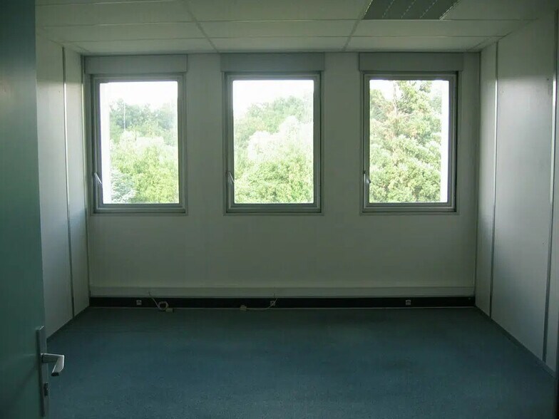 Office in Écully for sale - Interior Photo - Image 2 of 4