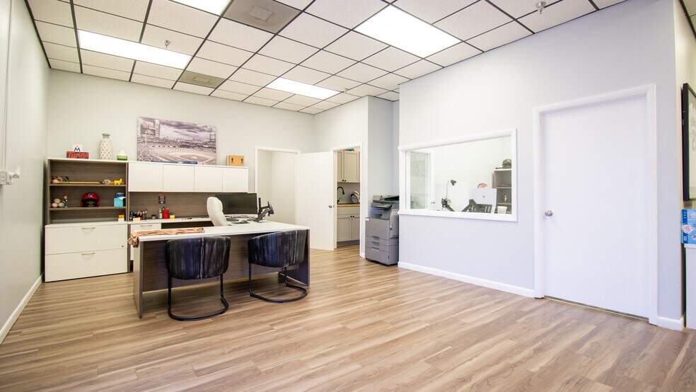 1603-1605 Sunshine Dr, Clearwater, FL for lease - Interior Photo - Image 2 of 6