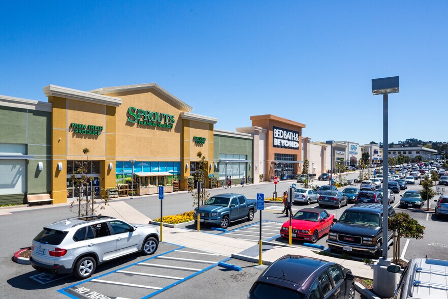 Gellert Blvd, Daly City, CA à louer - Photo du bâtiment - Image 2 de 7