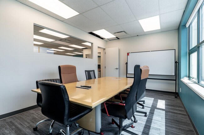 Plus de détails pour 2071 Kingsway Ave, Port Coquitlam, BC - Flex à vendre