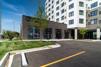 25 E Algonquin Rd, Arlington Heights, IL for lease Interior Photo- Image 2 of 18