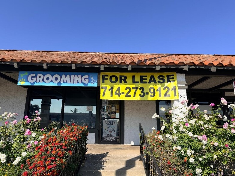 331-359 E La Habra Blvd, La Habra, CA for lease - Building Photo - Image 2 of 8
