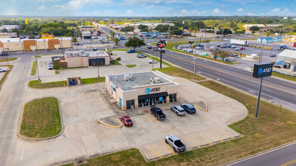 402 E FM 351, Beeville, TX à vendre - Photo du bâtiment - Image 2 de 6