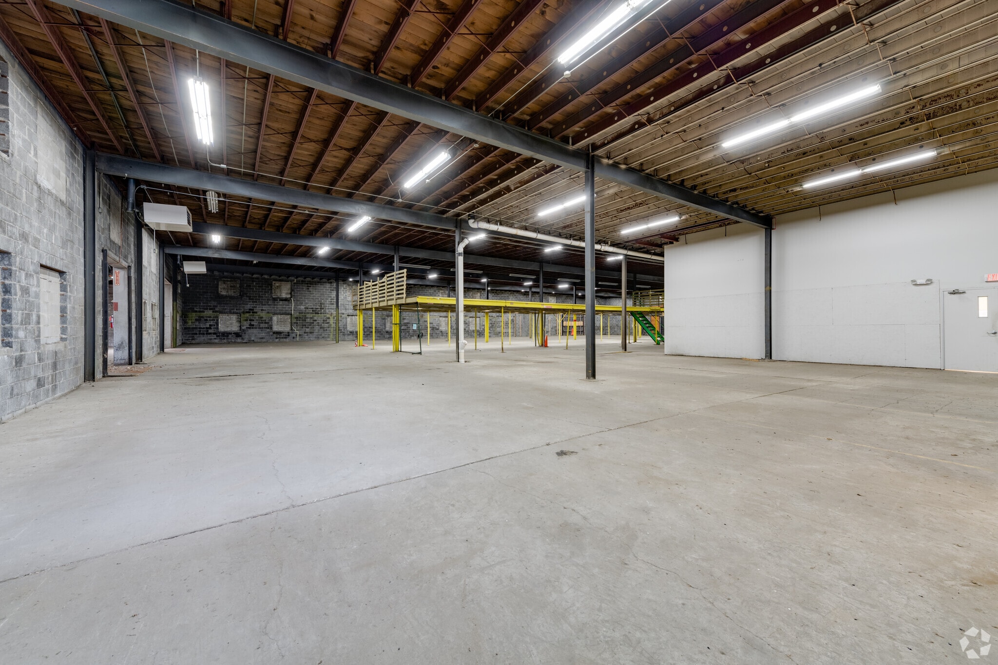 1121 River St, Lansing, MI for sale Interior Photo- Image 1 of 11